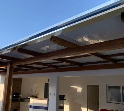 Comparativo entre telha termoacústica sanduíche vs telha de fibrocimento no DF.