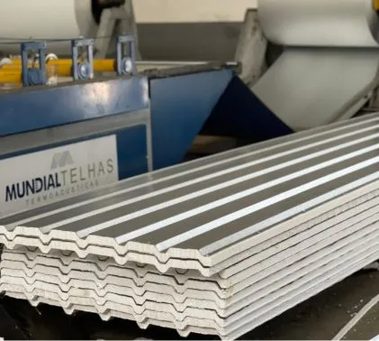 O custo de um fornecedor de telhas lento no cronograma de obra de construção civil no DF.